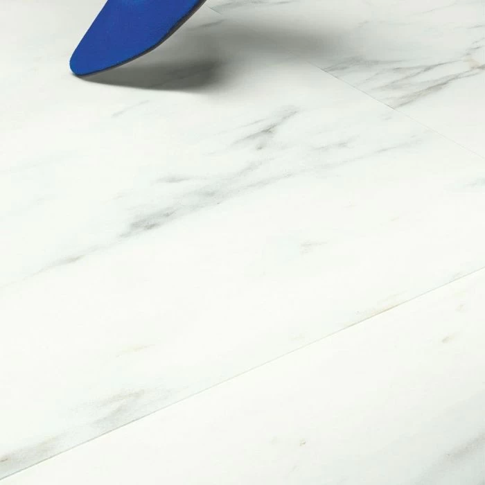 Quick-Step Alpha Vinyl Oro Marble Carrara White AVSTU40136 Rigid Vinyl Flooring - Image 3