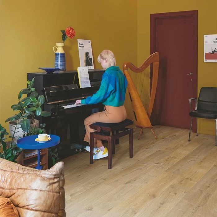 Quick-Step Alpha Vinyl Bloom Cotton Oak Natural AVMPU40104 Rigid Vinyl Flooring - Image 2